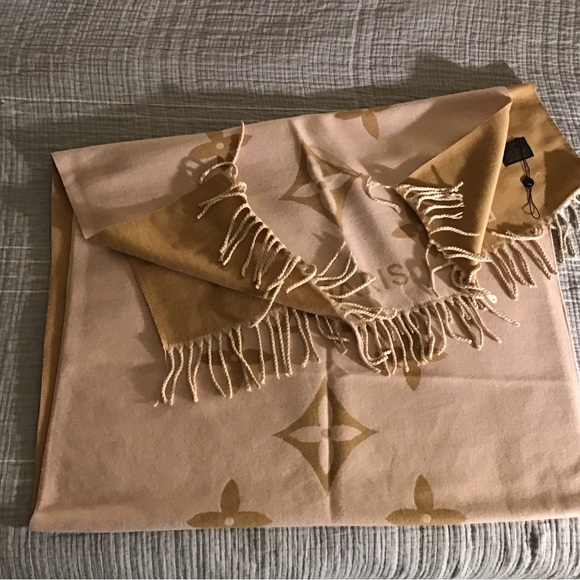 Accessories - 100 % cashmere LV scarf